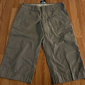 Nike Grey Capri Pants Women’s Size M